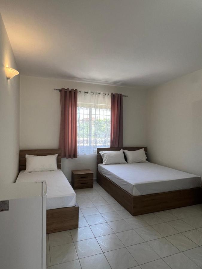 Guest House SALA Durrës Extérieur photo